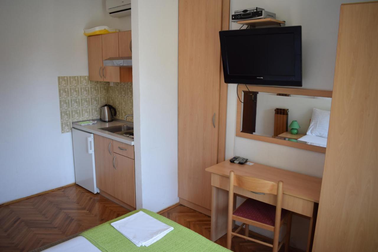 Vila Jelena - Studio Apartments For 2 To 3 Persons In Sv Filip I Jakov Sveti Filip i Jakov Ngoại thất bức ảnh