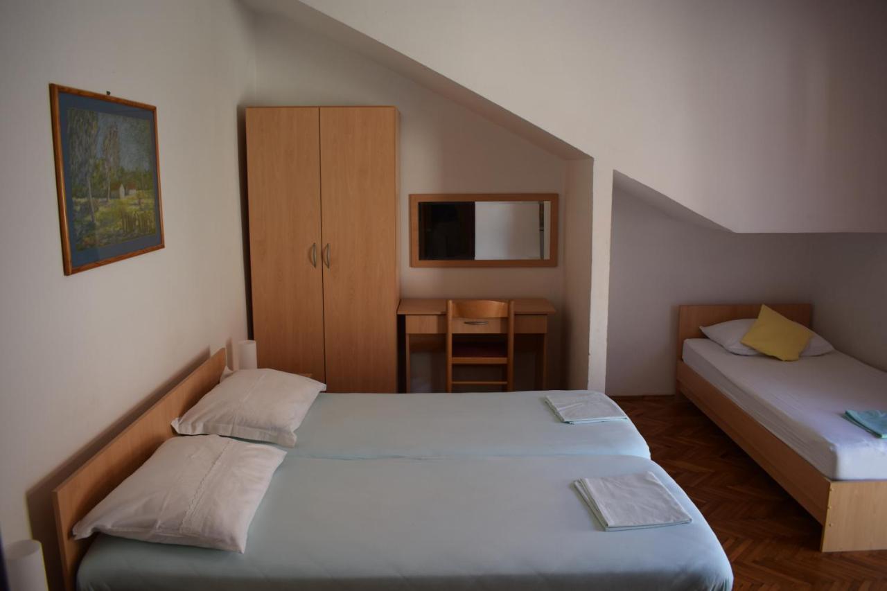 Vila Jelena - Studio Apartments For 2 To 3 Persons In Sv Filip I Jakov Sveti Filip i Jakov Ngoại thất bức ảnh